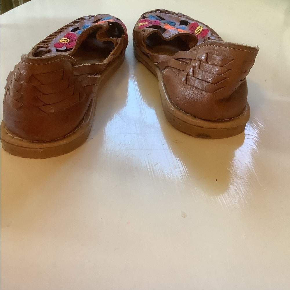 Handmade Leather Huarache Sandals with Embroidered Flowers | Size 7 Estimate - Picture 3 of 5